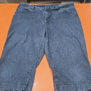 Lee "Just Below The Waist" Women's Blue Denim Capris, Size 14P With Stretch